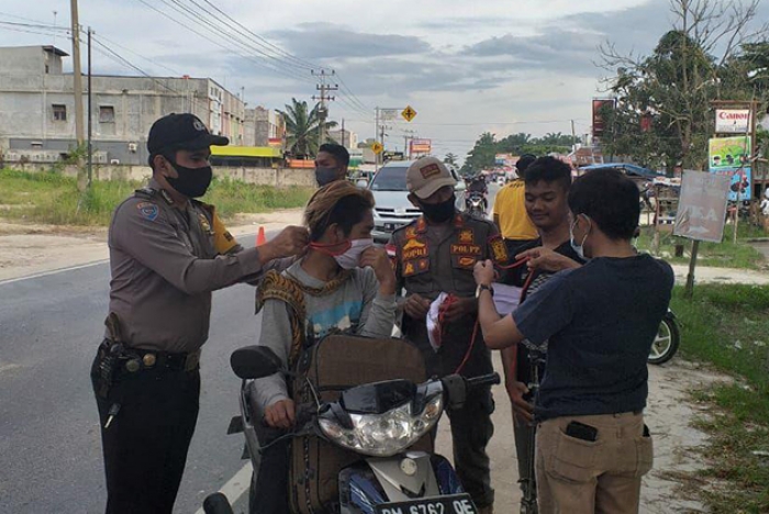 Tim Gabungan Satgas Pemburu Teking Tapung Gelar Razia Masker 